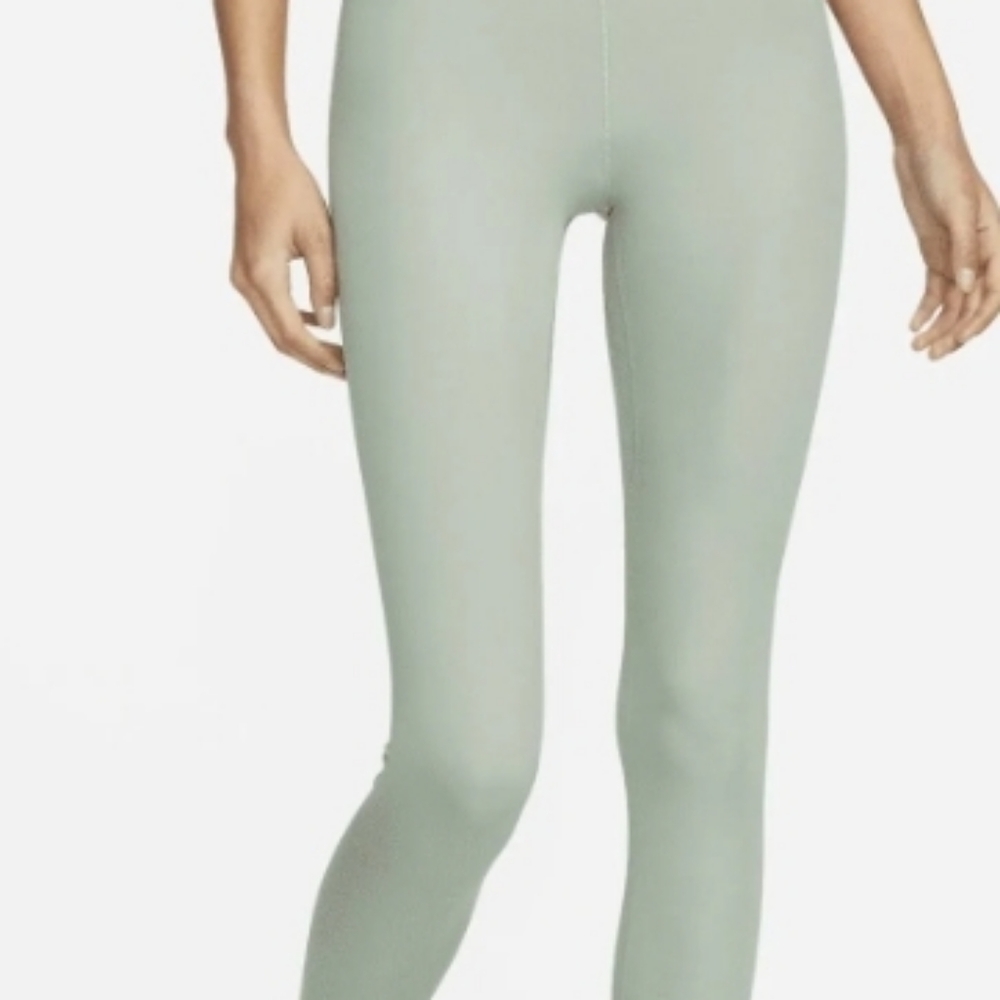 Nike Women's One Luxe Mid-Rise 7/8 Leggings in Green